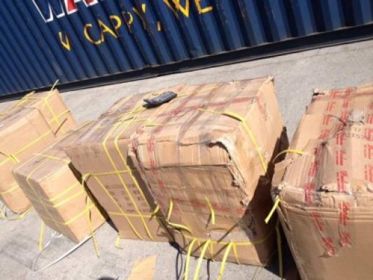 Jocuri şi bluze contrafăcute de 112.000 euro, confiscate